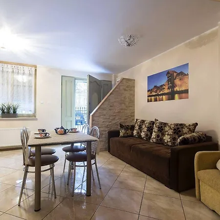 Hotel Apartament White Lions 3*