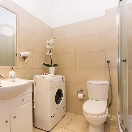 Hotel Apartament White Lions 3*