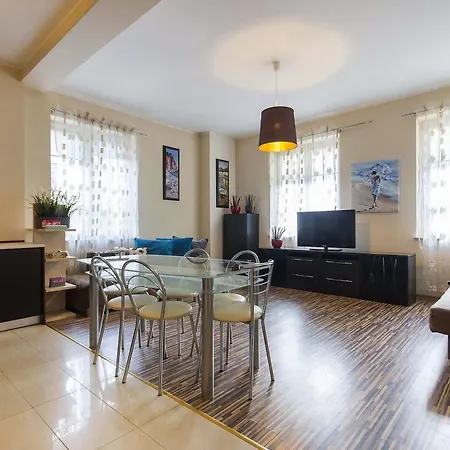 Hotel Apartament White Lions 3*